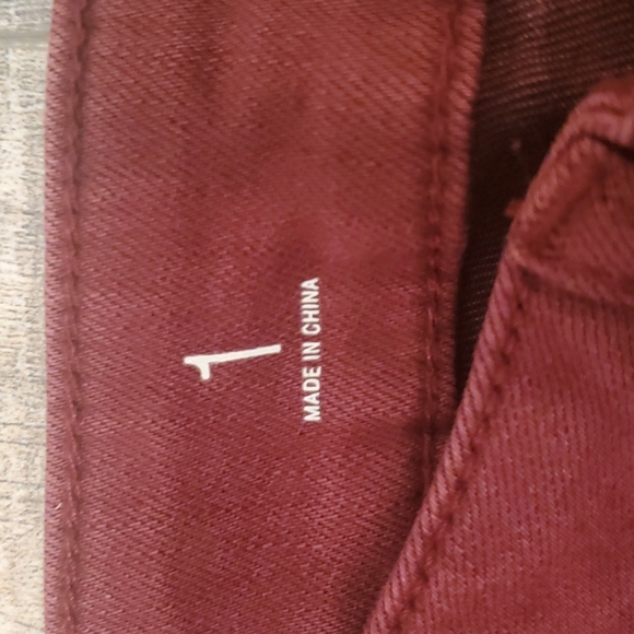 So brand Juniors maroon capris - Picture 3 of 6